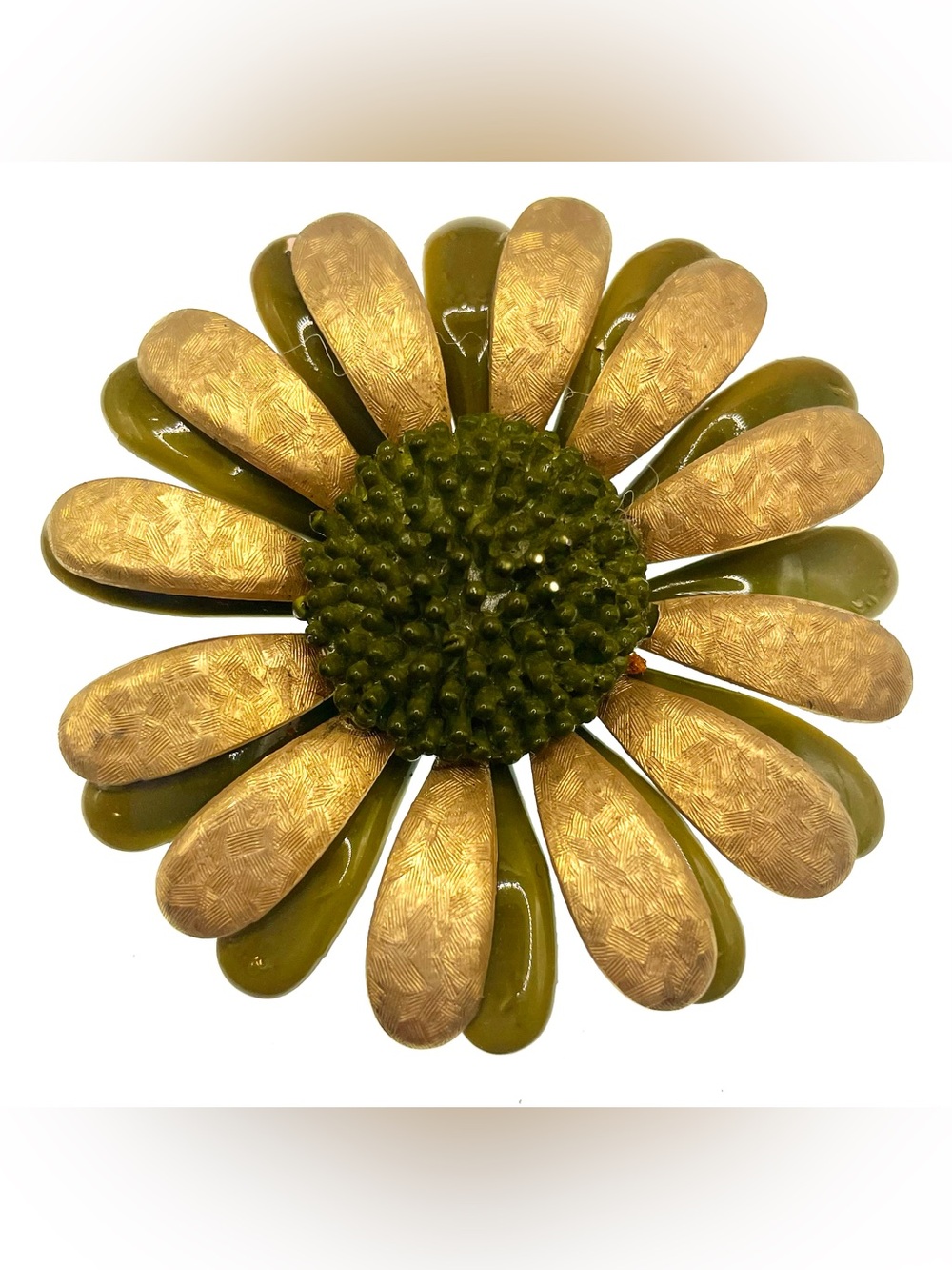 Vintage Green Enamel Flower Brooch Textured Gold Tone Daisy Floral Pin - Picture 2 of 6